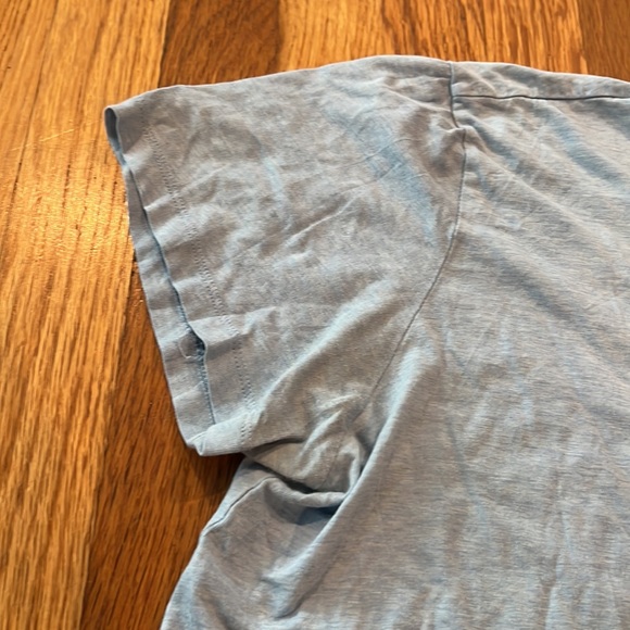 Banana Republic Fitted Crewneck T-Shirt (M) - Picture 3 of 4